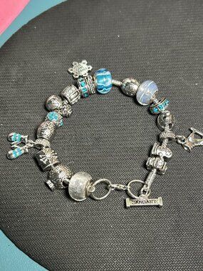 Willabee & Ward Winter Wonderland Charm Bracelet Ice Skate Mittens Snowflake